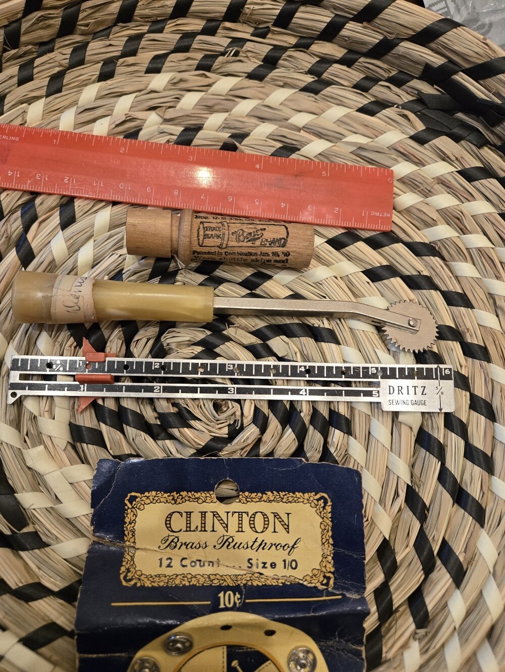 Sewing Notion/ Tools Lot Antique VTG Boyd Wood Case W/ Needles  Dritz Bakelite